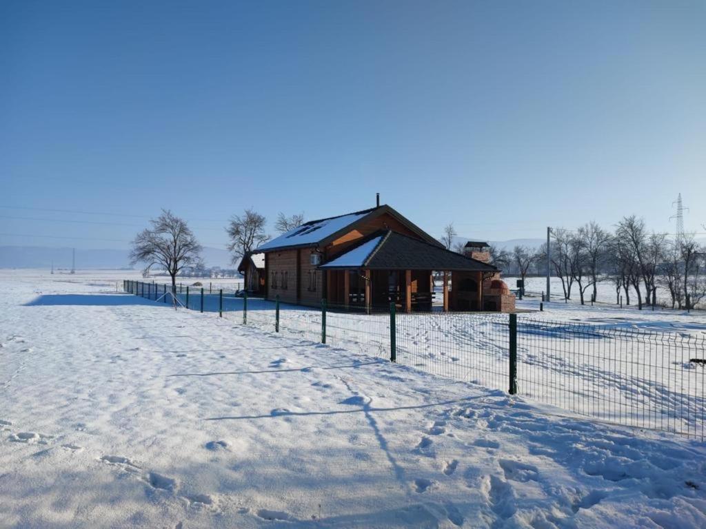 V'S Place - Wooden House With Heated Pool And Outdoor Sauna Otočac Eksteriør billede